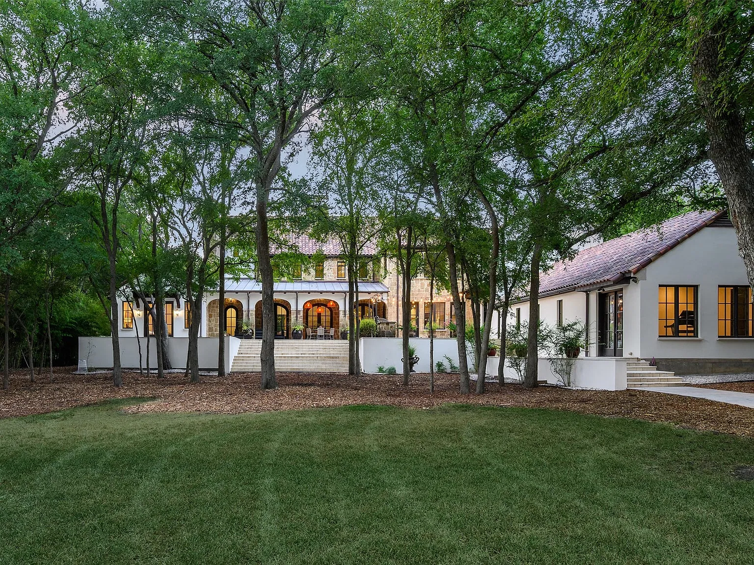 5 bed, 7.0 bath, 8044 sqft, $30,000 — Photo 4