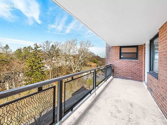 2nd image of 4901 Henry Hudson Pkwy W APT 8C