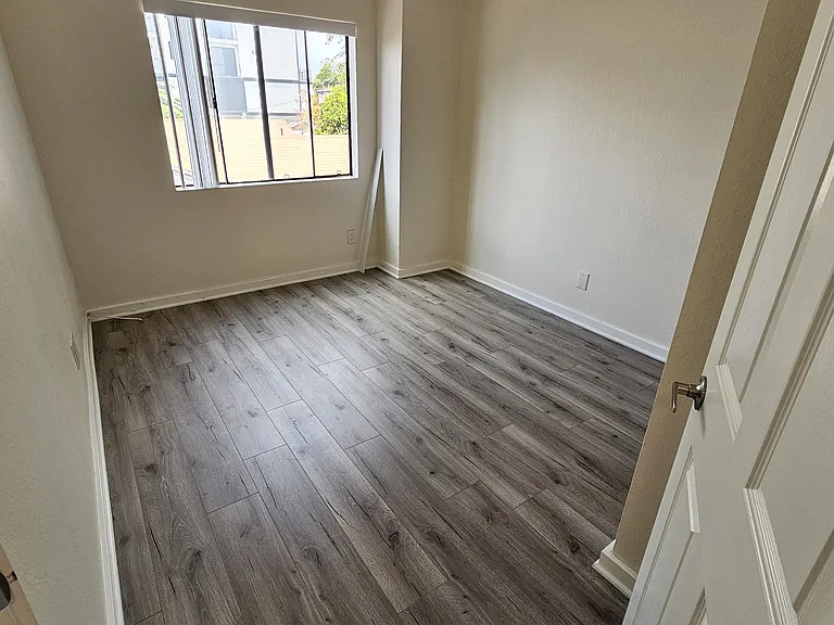 606 N Oxford Ave — Photo 12