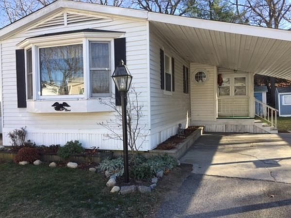1st image of 9 Lilac Ln