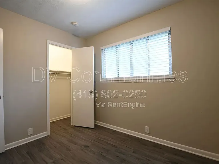 1607 Anthony St — Photo 12