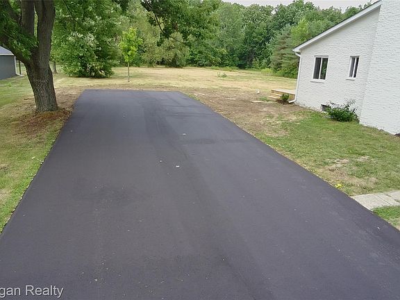 3rd image of 5184 W Carpenter Rd