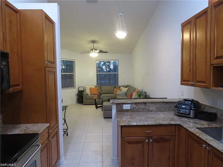 1305 Mariposa Cir #202 — Photo 8
