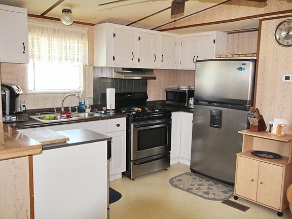 4th image of 1095 Martin Blvd