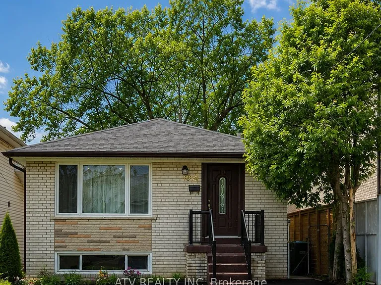 1064 Eastmount Ave E — Photo 1