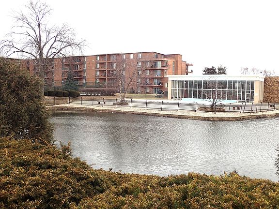 5th image of 18 E Old Willow Rd APT 535N