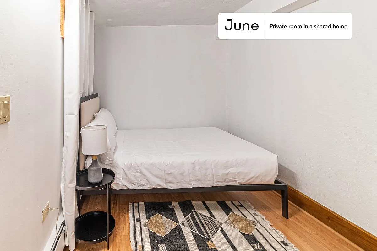 Full bedroom in 5 bed/2 bath home in Central Square (Cambridge) #1474 E — Photo 1