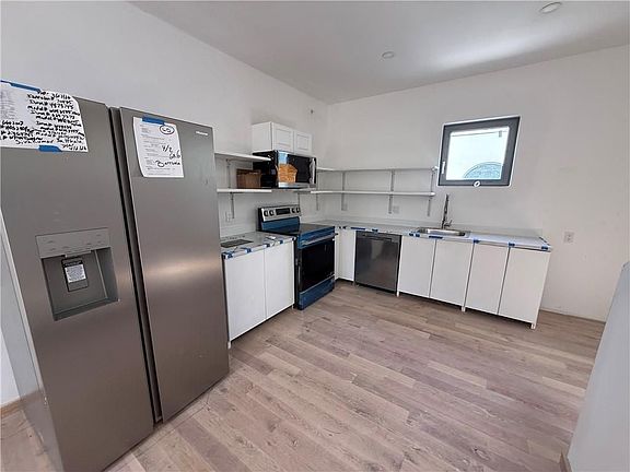 2nd image of 536 Smith St #201