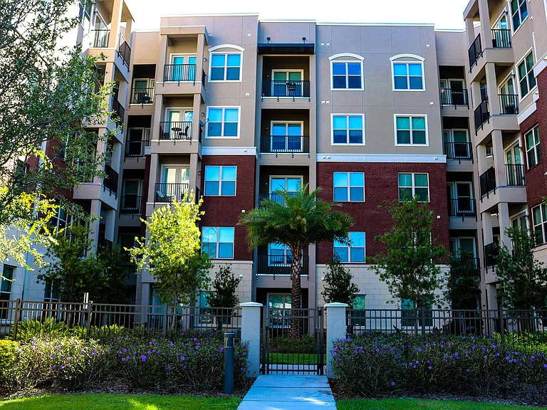 Varela Westshore Apartments — Photo 41
