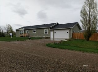 111 7th St, Glendive, MT 59330