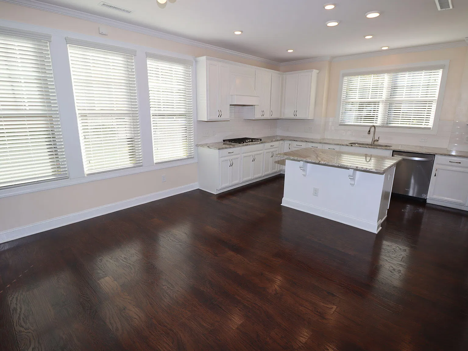 3 bed, 2.5 bath, 2255 sqft, $2,895 — Photo 4