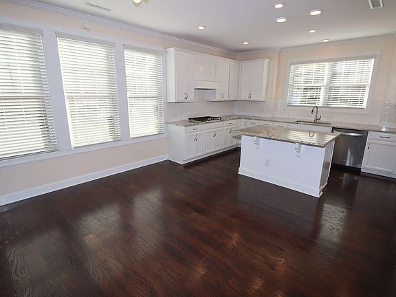 4th image of 419 Hopwood Way