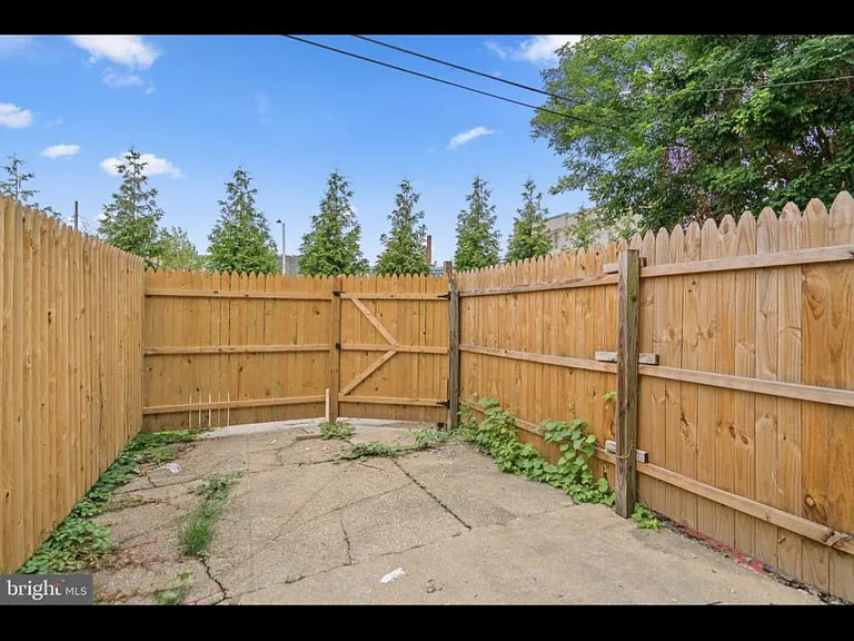 Woodyear St — Photo 11