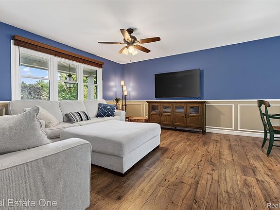 5th image of 5458 Gina Dr