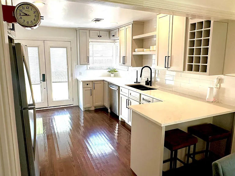 7515 Morton St — Photo 5