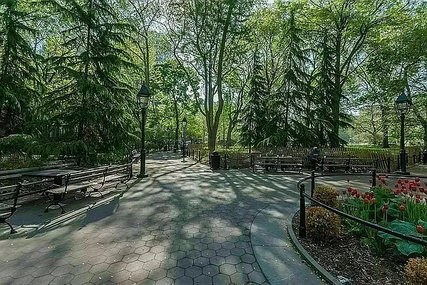 Rented by REAL New York | media 16