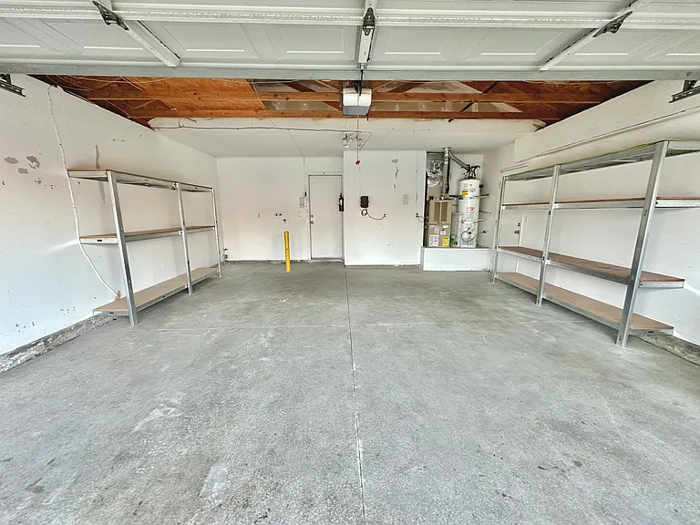 3060 Christina St — Photo 13