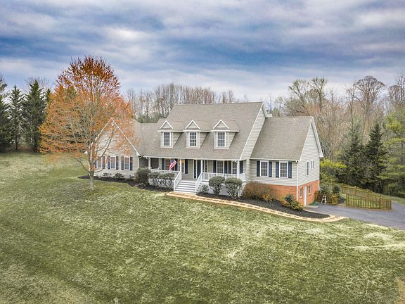 3rd image of 48 S Braemar Cir