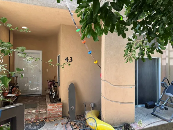 18730 Hatteras St Unit 43, Tarzana, CA 91356