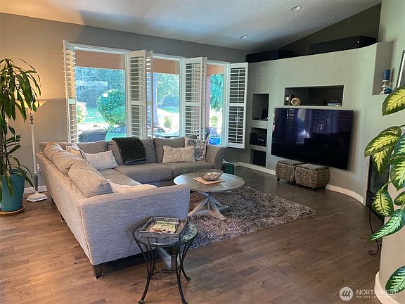 4th image of 3740 Kinsale Lane SE