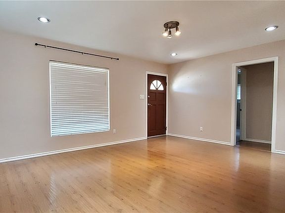 3rd image of 3316 W 189th St
