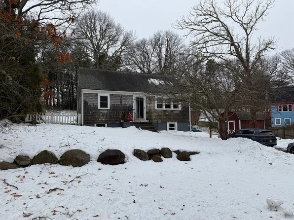 14 Saint Anns Ln, East Falmouth, MA 02536