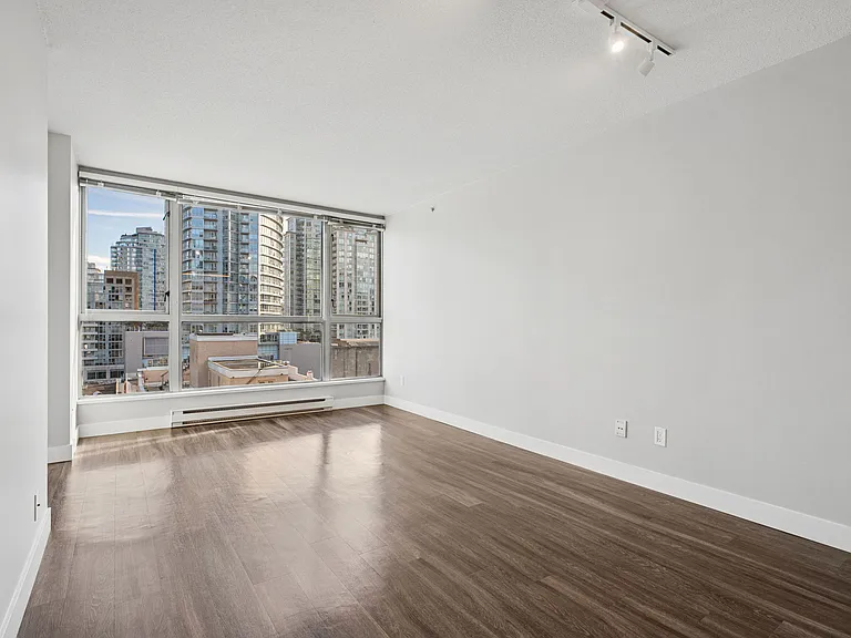828 Howe St — Photo 44