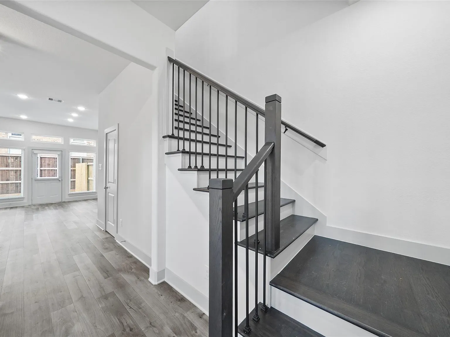 3 bed, 2.5 bath, 1918 sqft, $2,150 — Photo 4