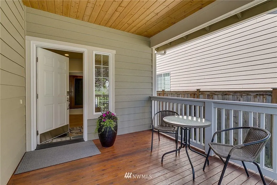 4 bed, 2299 sqft, $3,500 — Photo 4