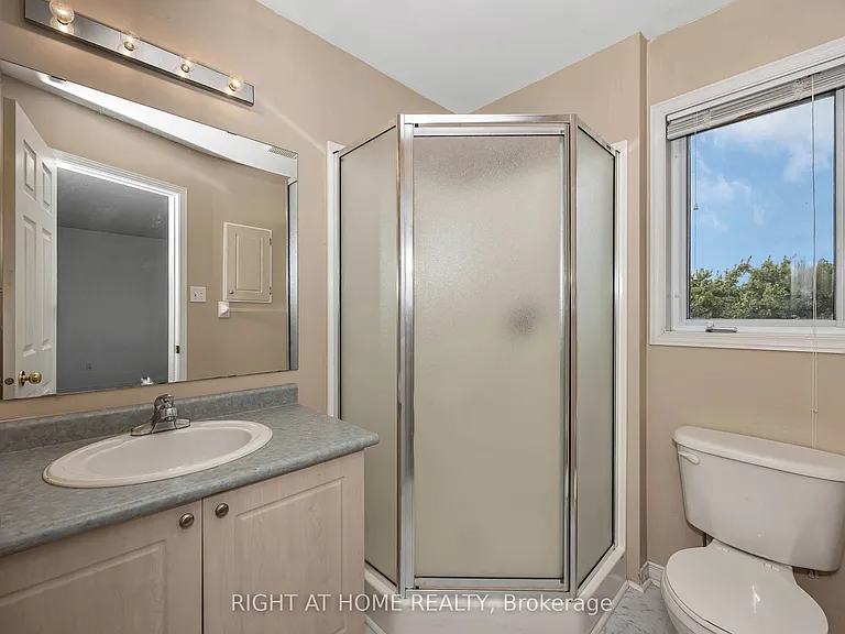 1 Kincardine Dr — Photo 17