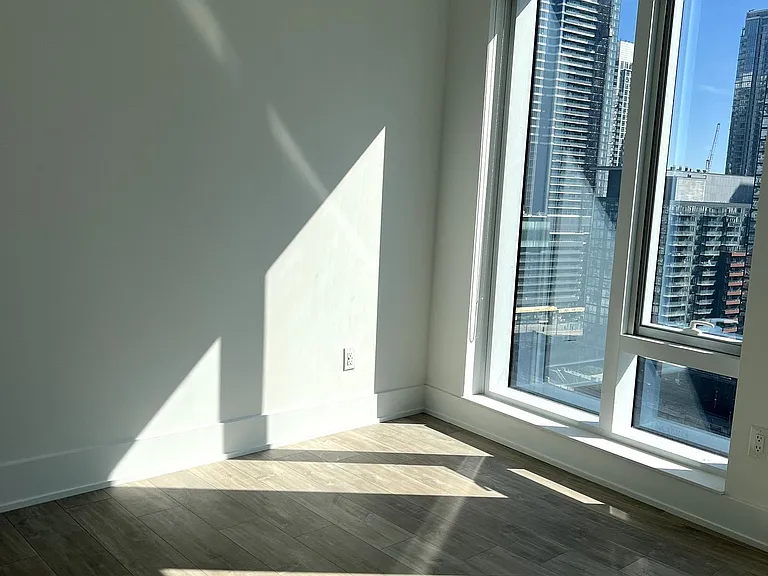 470 Front St W #1113 — Photo 12