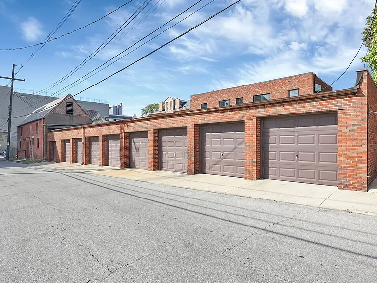 451 E Town St #209 — Photo 20