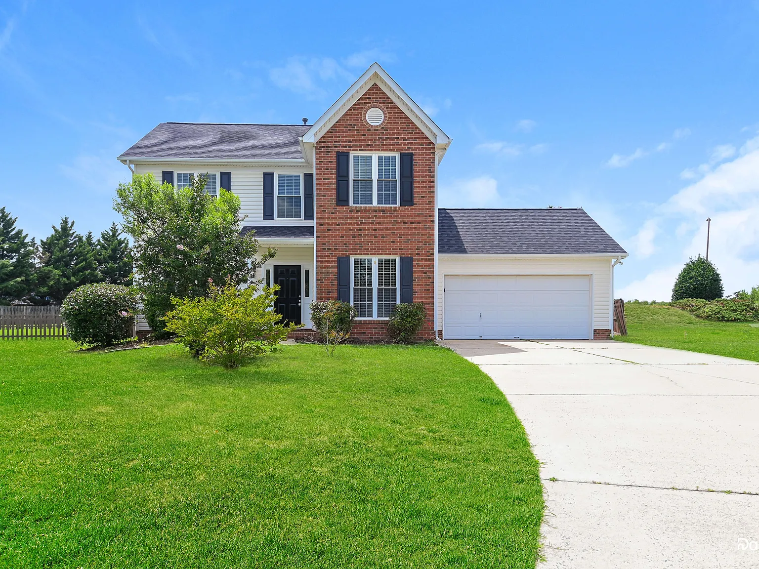 3 bed, 2.5 bath, 1718 sqft, $2,145 — Photo 1