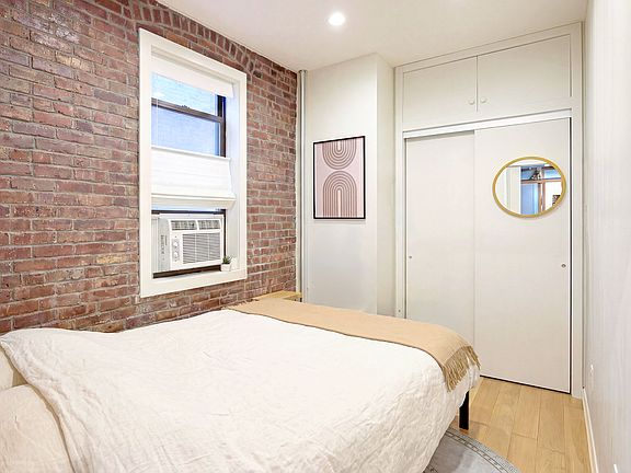 5th image of 98 Suffolk St APT 3D