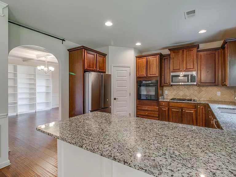 609 Angel Oak Ln — Photo 11