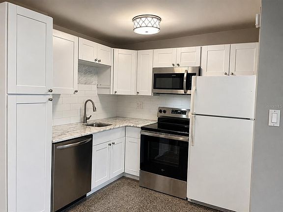 3rd image of 11819 104th St