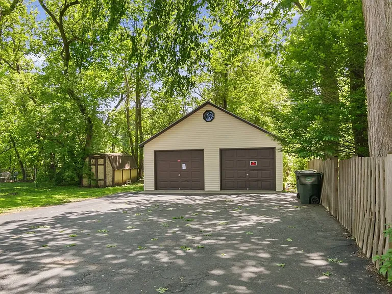 219 W Park Ave — Photo 30