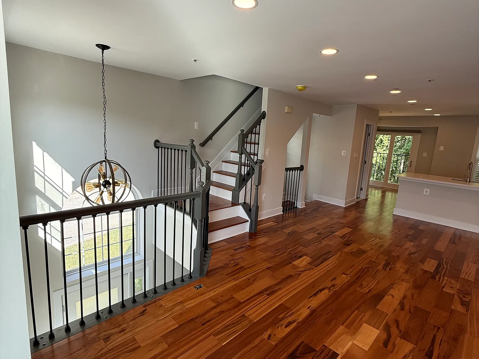 4 bed, 1989 sqft, $3,300 — Photo 4