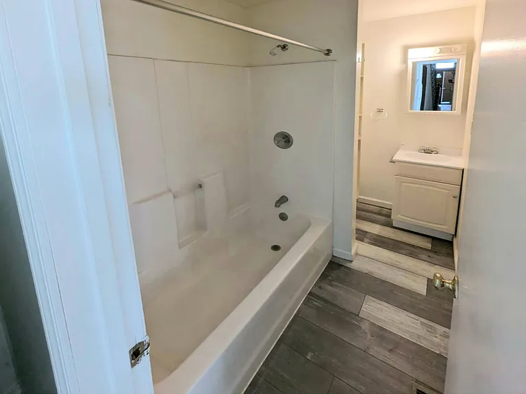 537 Gross St #1 — Photo 9