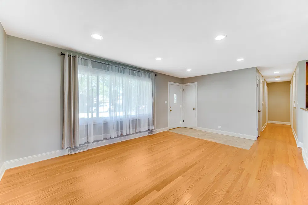 3 bed, 1.5 bath, 1075 sqft, $3,000 — Photo 2