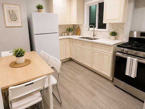 5th image of 1036 1/2 W 39th Pl #1036