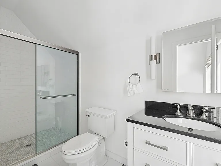 16 Roosevelt Rd — Photo 13