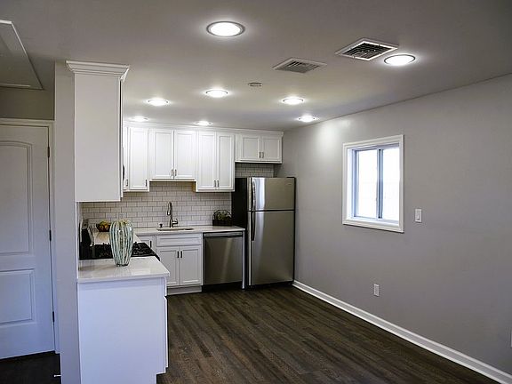 5th image of 322 Forest Ave