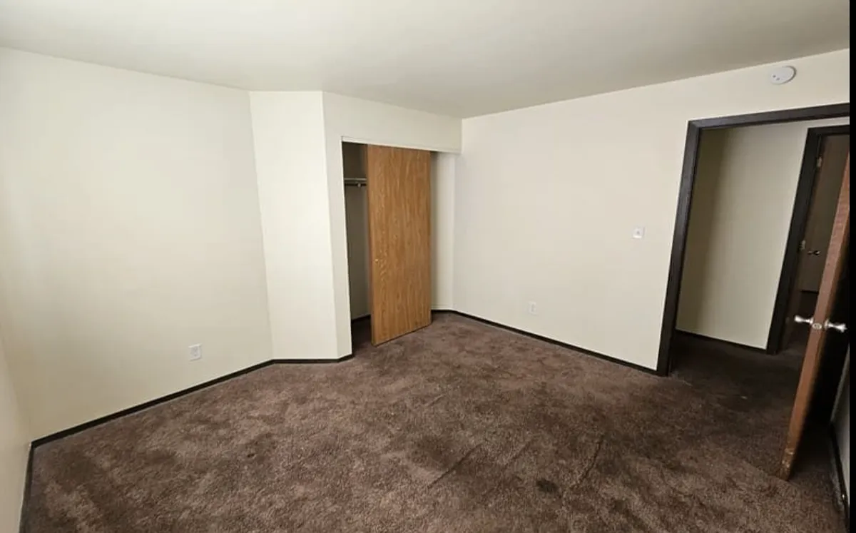 3 bed, 960 sqft, $1,375 — Photo 2