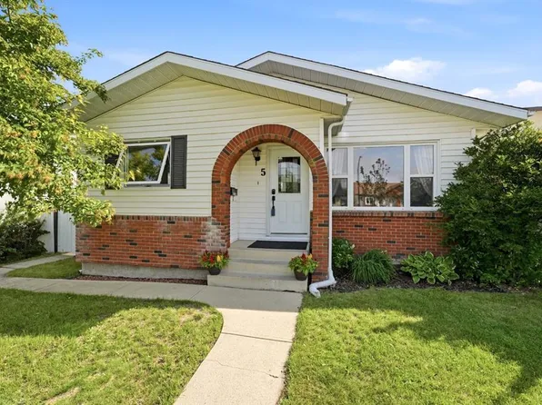 5 S Everitt Cres, Red Deer, AB T4R 1Y7