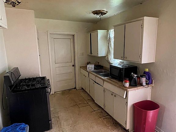 3rd image of 5543 Lakefield Dr