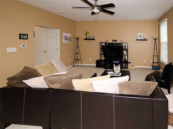3rd image of 795 Sunvista Dr