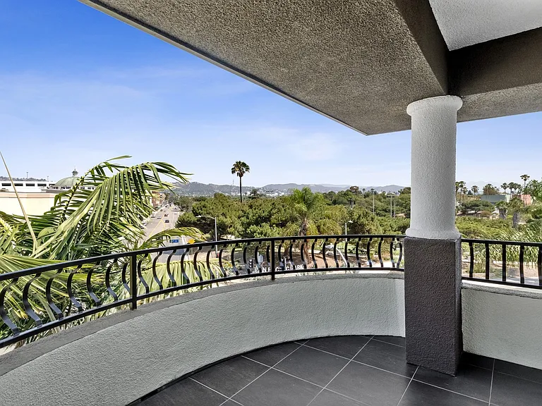 Penthouse with a large balcony and great views