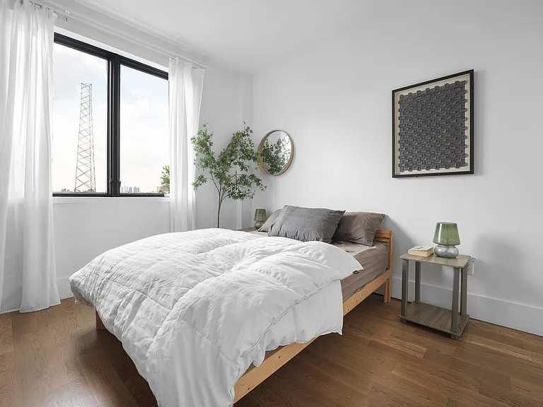 428 Van Brunt St #1 — Photo 34