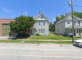 1460 W 4th St #B, Davenport, IA 52802